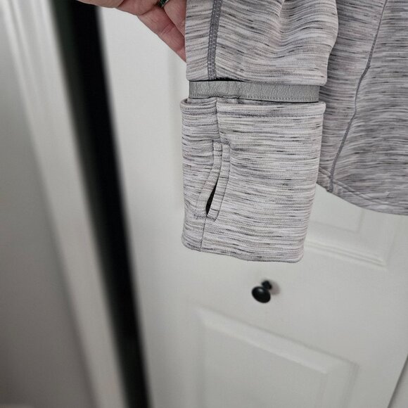 GapFit Sweatshirt Hoodie - Shades of Gray - Size Medium - Picture 6 of 7